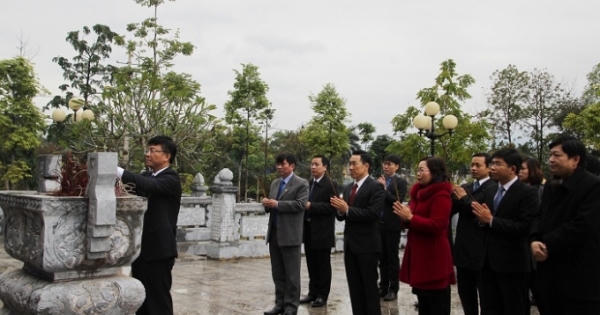 Lãnh đạo Bộ Tư pháp dâng hương tại Khu di tích lịch sử của Bộ Lãnh đạo Bộ Tư pháp dâng hương tại Khu di tích lịch sử của Bộ
