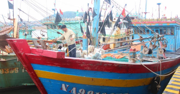 Bão số 4 diễn biến phức tạp, Nghệ An cấm biển, sẵn sàng phương án di dời 26.000 dân