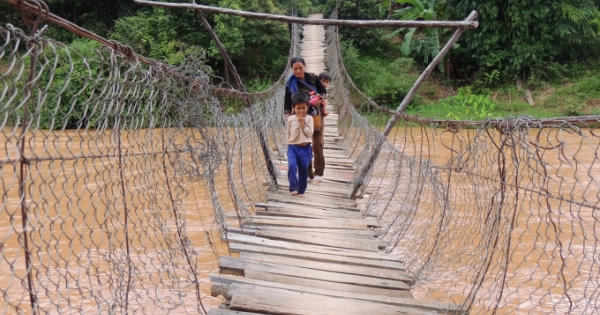 Kon Tum: Nhiều cầu treo xuống cấp, nguy hiểm "rình rập" trong mùa mưa lũ