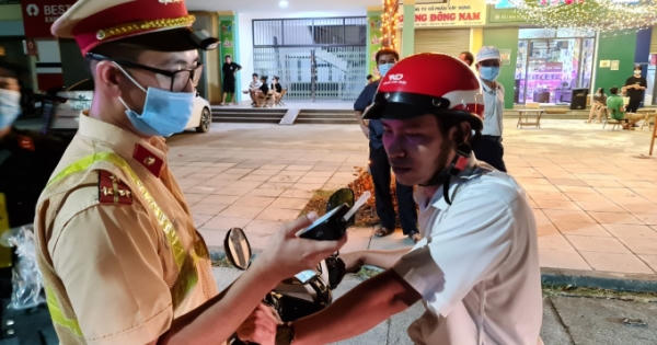 Công an tỉnh Quảng Ninh tăng cường kiểm soát, xử lý vi phạm nồng độ cồn tại TP Cẩm Phả Công an tỉnh Quảng Ninh tăng cường kiểm soát, xử lý vi phạm nồng độ cồn tại TP Cẩm Phả