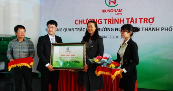 Đà Nẵng tiếp nhận hệ thống quan trắc nước dùng năng lượng mặt trời 10 tỷ đồng