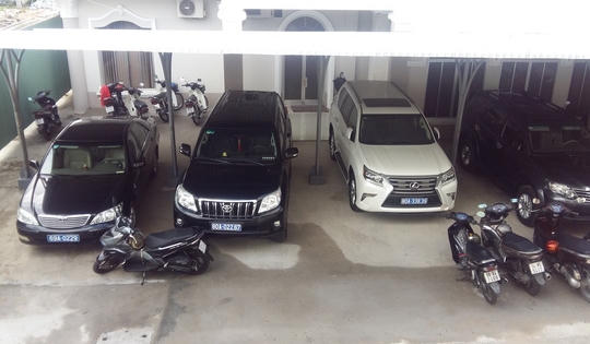 Cà Mau: Doanh nghiệp tặng tỉnh 2 xe Lexus trị giá 6,2 tỷ đồng