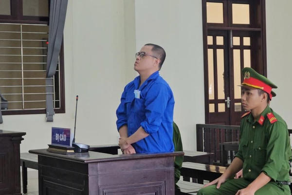 Cán bộ đất đai giả mạo trong công tác để chiếm đoạt tài sản