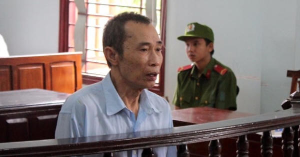 Đồng ý cho cha dượng giao cấu để lấy 400 ngàn đồng