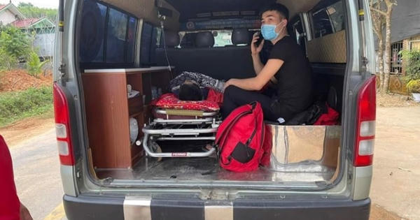 Nghệ An: Rơi từ mái nhà, nam thanh niên bị thanh sắt đâm xuyên qua người