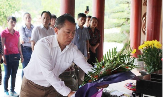 Báo Pháp luật Việt Nam dâng hương dâng hoa, báo công tại 'tọa độ lửa'