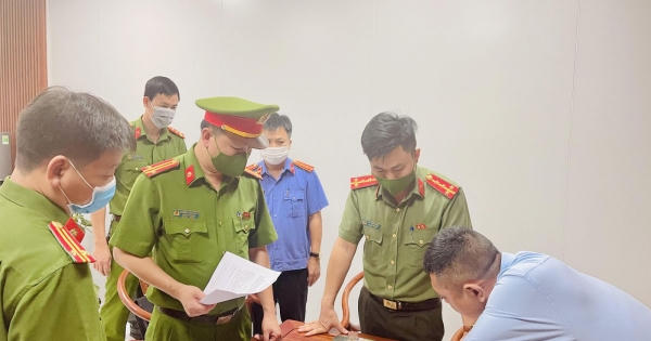 Thanh Hoá: Bắt 2 chuyên gia người Trung Quốc về hành vi buôn lậu