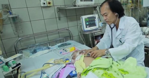 Cha mẹ cần làm gì khi trẻ bị rối loạn tiêu hóa ngày Tết?