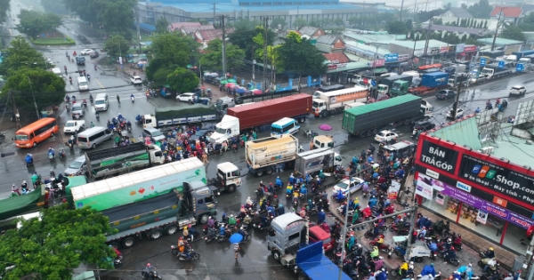 Bị tạm giữ bằng lái nhưng vẫn điều khiển xe đầu kéo gây tai nạn chết người tại TX. Phú Mỹ
