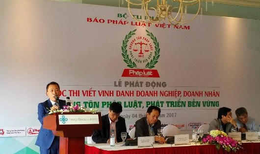 Tôn vinh doanh nghiệp, doanh nhân thượng tôn pháp luật, phát triển bền vững