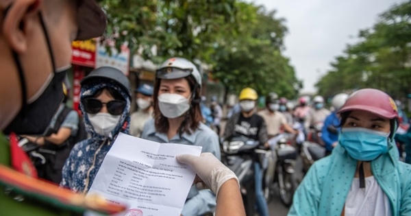 Ùn ứ xe cộ, chốt kiểm soát dịch ở Hà Nội "xả trạm"