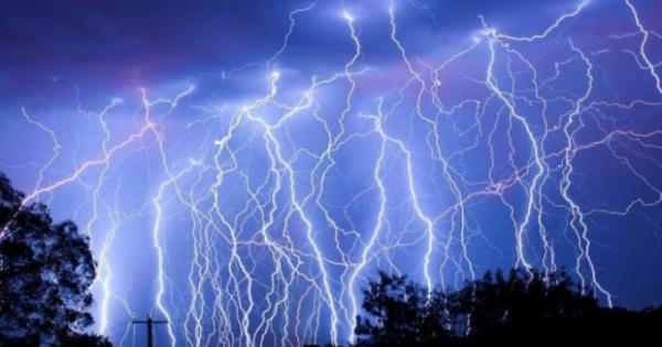 04 người phải nhập viện cấp cứu do bị sét đánh