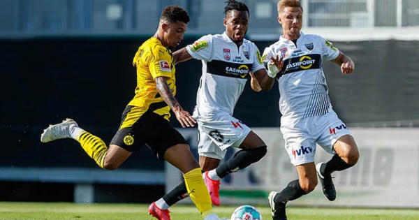 [Clip]: Pha xử lý kỹ thuật của Sancho khiến hậu vệ đối phương tự "va vào nhau"