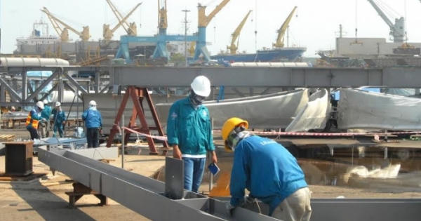 Kinh tế Việt Nam: Nhiều rủi ro  do chậm tái cơ cấu