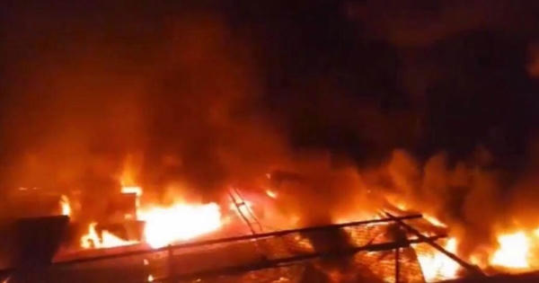 “Bà hỏa” ghé thăm trong đêm, nhiều ki ốt bị thiêu rụi