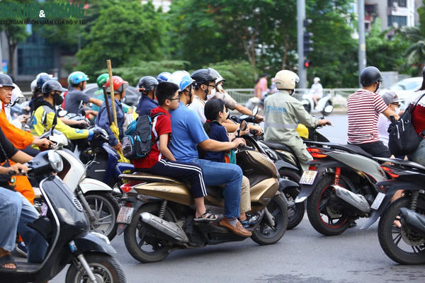 Công an TP Hà Nội mở đợt cao điểm xử lý vi phạm giao thông khu vực trường học