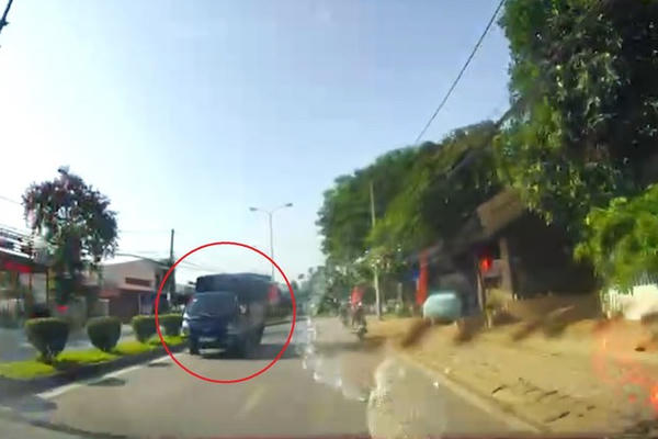 Xử phạt tài xế ô tô ngang nhiên đi ngược chiều trên Quốc lộ 3