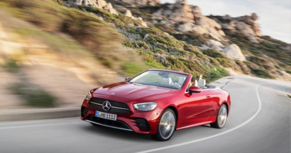 Mercedes E-Class 2021 chốt giá từ 54.250 USD