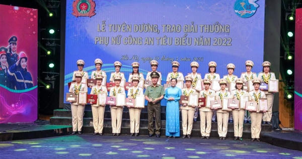 Phụ nữ Công an "vì an ninh Tổ quốc, vì hạnh phúc gia đình” Phụ nữ Công an "vì an ninh Tổ quốc, vì hạnh phúc gia đình”