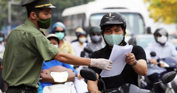 Sau hai ngày ban hành, Hà Nội bỏ yêu cầu người dân phải có 'lịch trực, lịch làm việc'