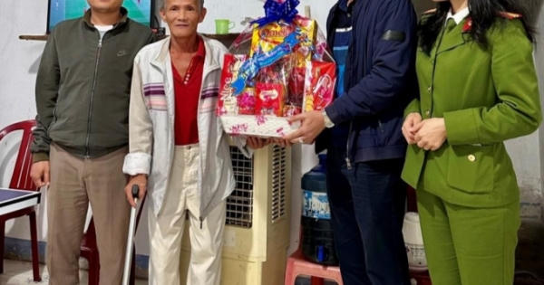 Đắk Lắk: Công an thị xã Buôn Hồ tổ chức Chương trình “Xuân yêu thương, tết ấm tình”