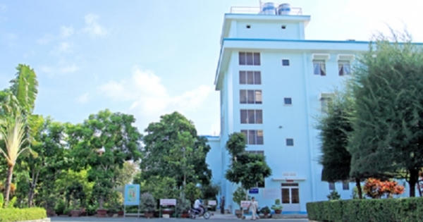 Bé sơ sinh bị gãy chân khi chào đời do bác sĩ đỡ đẻ bất cẩn Bé sơ sinh bị gãy chân khi chào đời do bác sĩ đỡ đẻ bất cẩn
