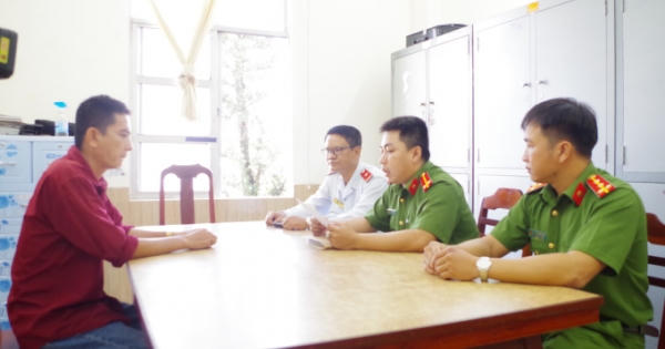 Cần Thơ: Xử phạt lái tàu ép khách du lịch mua vé tham tham quan