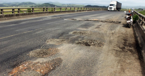 Bộ trưởng GTVT: Không sửa chữa đường, để xảy ra tai nạn thì phải ra tòa!