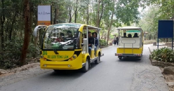 Xe điện không đăng ký, đăng kiểm vẫn liều chở khách ở Yên Tử