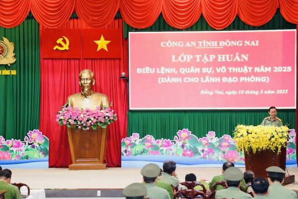 Đồng Nai: Khai giảng khóa tập huấn điều lệnh, quân sự, võ thuật Công an nhân dân