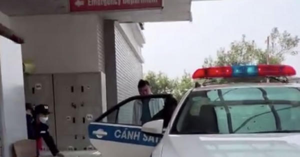 CSGT Công an tỉnh Phú Thọ nhanh trí dùng xe chuyên dụng cấp cứu kịp thời người đàn ông bị đột quỵ