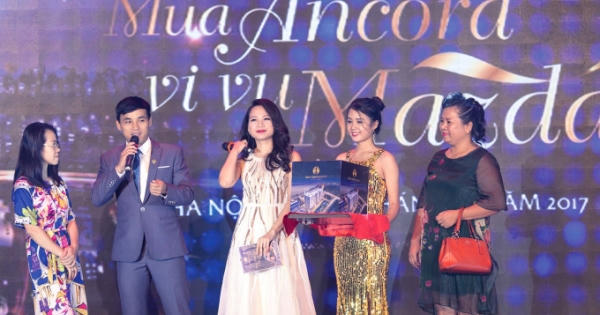 Quà khủng về tay khách hàng may mắn tại Lễ bốc thăm “Mua Ancora, vi vu Mazda”