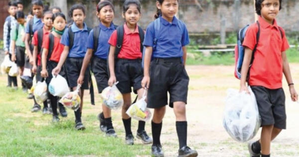 Điều chỉ có ở Nigeria: Đóng học phí bằng chai nhựa