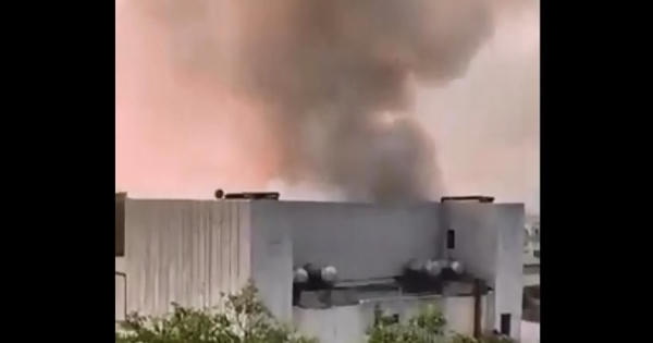 [Clip]: Cháy hội trường Cung văn hóa hữu nghị Việt Xô, khói bốc lên cuồn cuộn