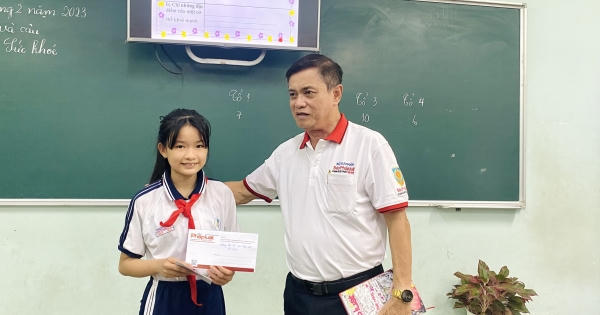 “Con mệt mỏi, nhưng con muốn phụ giúp mẹ”