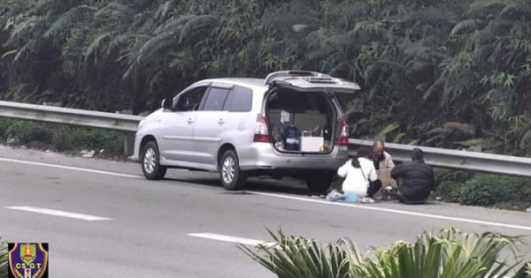 Bữa ăn 'giá trên trời' bên đường cao tốc