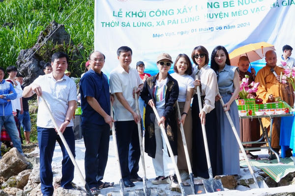 Khởi công xây dựng bể nước sạch tặng bà con vùng cao Hà Giang