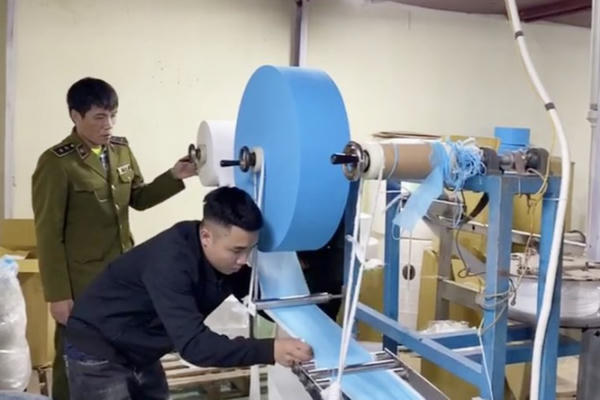 Doanh nghiệp dùng giấy vệ sinh thay vải kháng khuẩn sản xuất khẩu trang bị đề nghị khởi tố hình sự