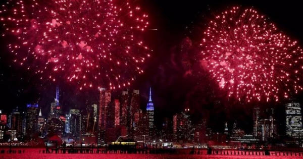 Bộ ảnh các nước đón năm mới con Gà