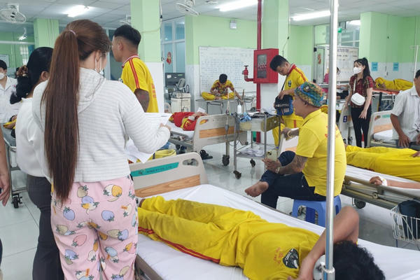 Bình Dương: Ăn đồ miễn phí, 47 người nhập viện nghi ngộ độc thực phẩm Bình Dương: Ăn đồ miễn phí, 47 người nhập viện nghi ngộ độc thực phẩm