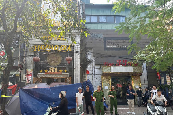 Hà Nội: Đang làm rõ vụ người đàn ông rơi từ tầng 6 quán karaoke xuống tử vong