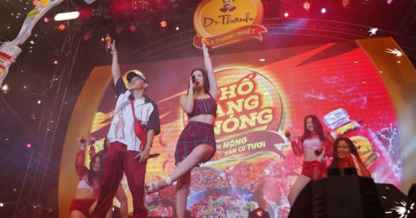 Bất chấp nắng nóng gần 40 độ, hàng vạn khán giả Đà Nẵng vẫn quẩy cực tươi với dàn sao “cực phẩm” tại Phố Hàng Nóng