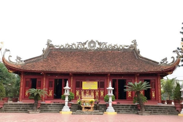 Đền thiêng thờ Thủy tổ Quốc mẫu nước Việt