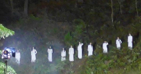 Hà Tĩnh lên tiếng về hình ảnh 10 cô gái mặc áo trắng gây tranh cãi