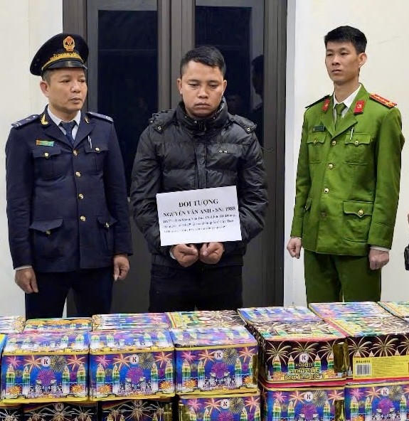 Khởi tố, bắt giam đối tượng buôn bán pháo hoa nổ