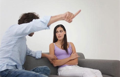 Chồng tôi là một trí thức... biến thái