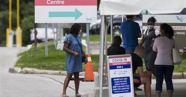 Canada cảnh báo đỉnh dịch COVID-19 có thể xảy ra vào mùa Thu