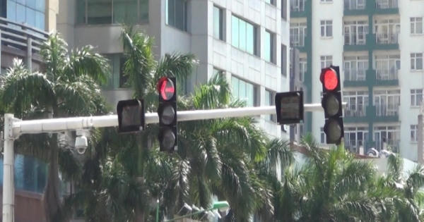 Người dân nói gì về quy định phạt lỗi vượt đèn vàng như đèn đỏ?