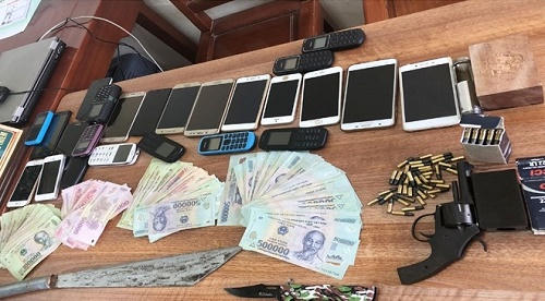 Thanh Hóa: Bắt 24 con bạc, thu giữ súng đạn