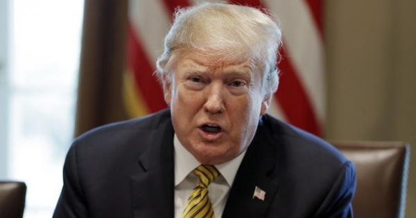 Hạ viện Mỹ thông qua nghị quyết kêu gọi phế truất ông Trump